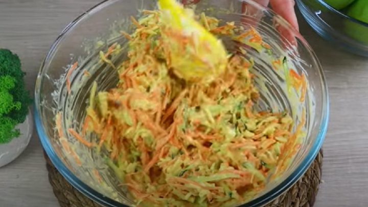 Rychlý mrkvový salát s česnekem