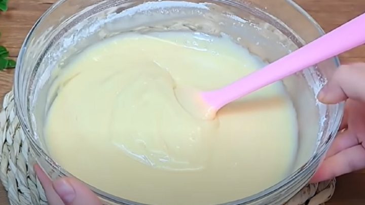 Rychlá hrnková bábovka s ořechovou drobenkou