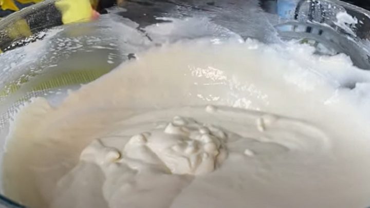 Vláčný jogurtový koláč s vanilkou