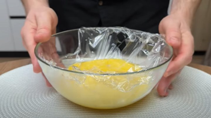 Bábovka plněná mangovým krémem