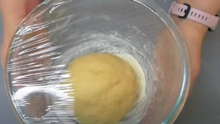 Sladký mléčný chléb z kynutého těsta