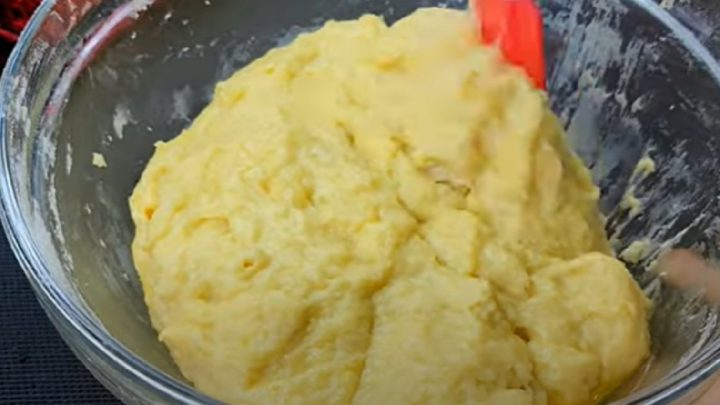 Buchta s ořechy a kondenzovaným mlékem