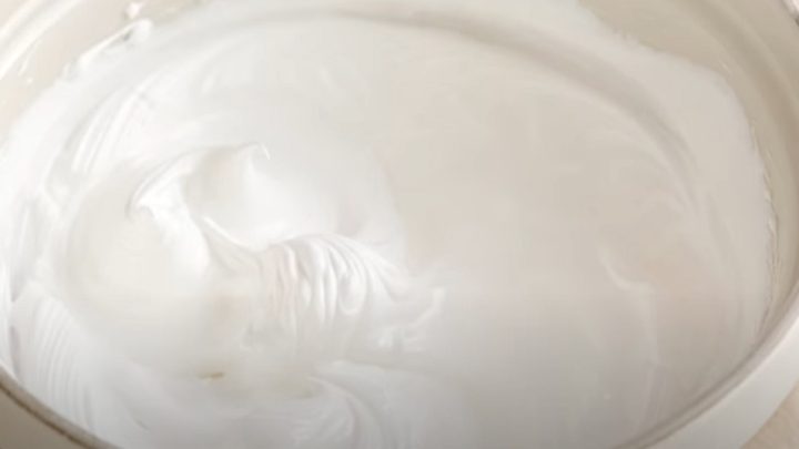 Křehké pusinky s plátky mandlí