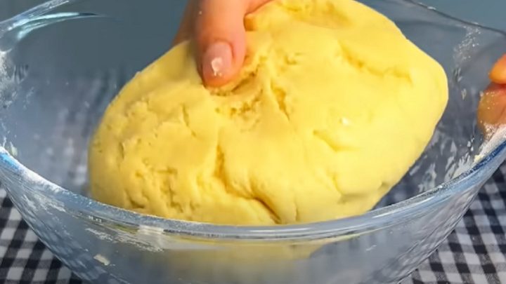 Křehké marmeládové řezy z máslového těsta