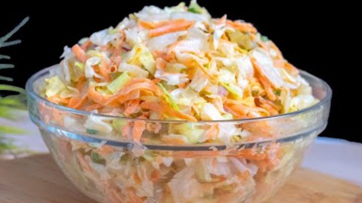 Rychlý zeleninový salát s jogurtovým dresinkem