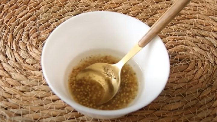 Řepový salát s cibulí a rybím filé