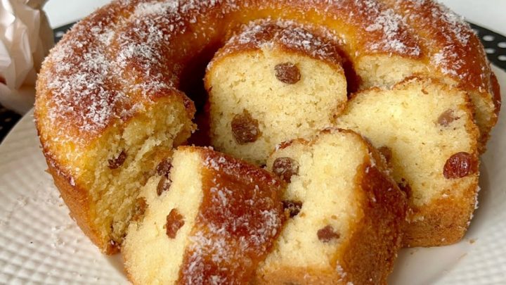 Vláčná jogurtová bábovka s rozinkami