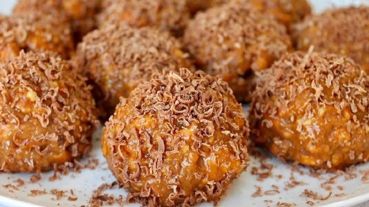 Nepečené koule sypané čokoládou Nepečené koule sypané čokoládou