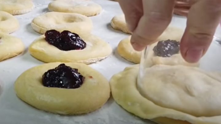 Kynuté buchty plněné marmeládou