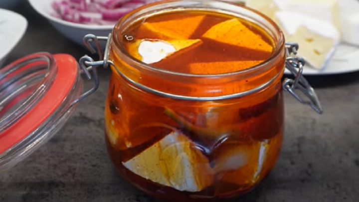 Nakládaný hermelín v oleji s feferonkou