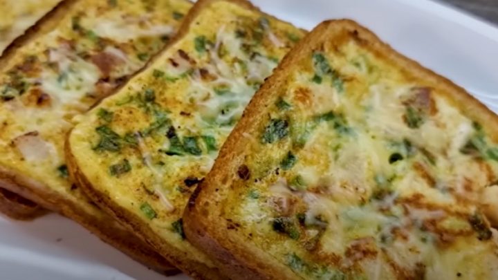 Rychlé párky v županu z toastového chleba