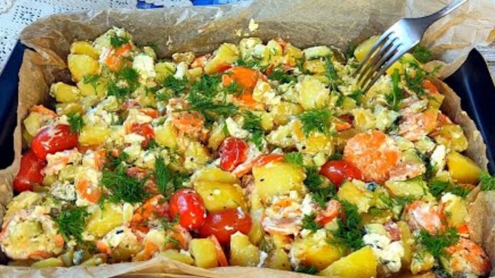 Brambory se sýrem a cherry rajčaty