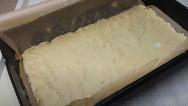 Medovníkové řezy s krémem a čokoládou