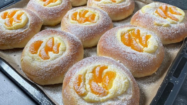 Nadýchané koláče s mandarinkami
