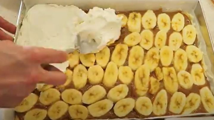 Nepečený karamelový řez s mandlemi