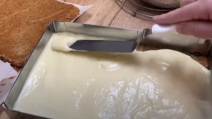 Ořechové řezy na plech s jemným krémem