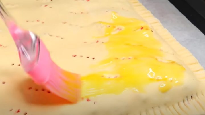 Třešňový koláč z listového těsta