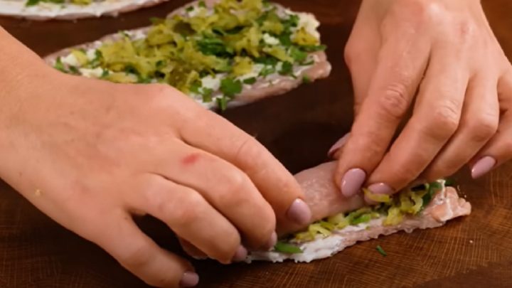 Vepřové rolky se sýrem a okurkami