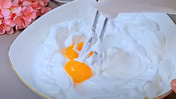 Rychlý piškotový korpus s medem