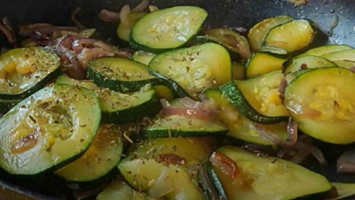 Rychlý koláč se sýrem a bramborami