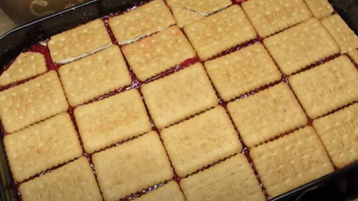 Vláčné malinové řezy s Nutellou