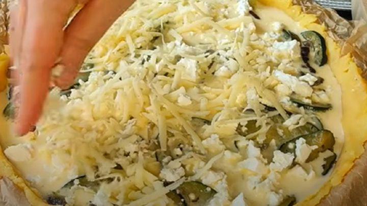 Rychlý koláč se sýrem a bramborami