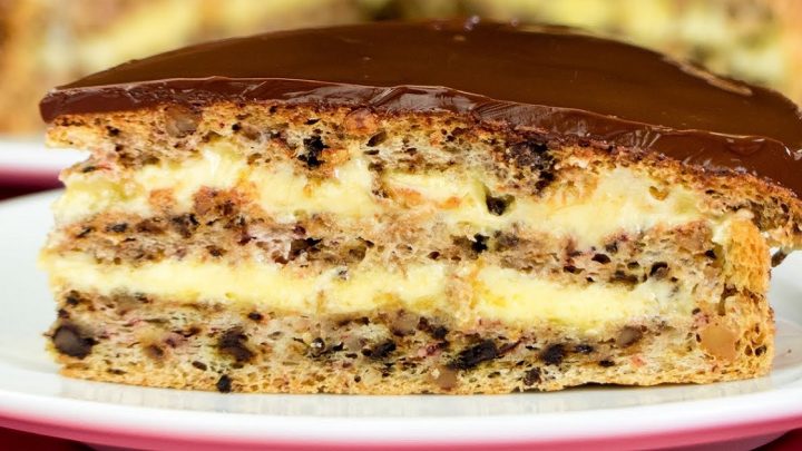 Lžičkový ořechový dort se žloutkovým krémem