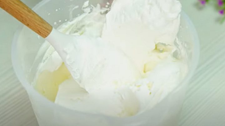 Red velvet dort se smetanovým krémem