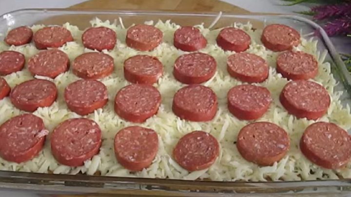 Bramborová pizza na plech se salámem