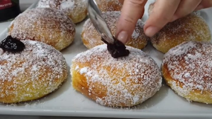 Kynuté buchty plněné marmeládou