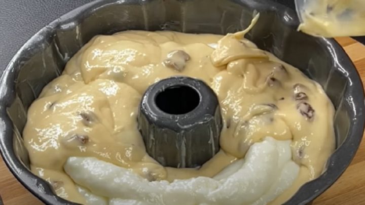 Bábovka s pudinkovou náplní a vanilkou