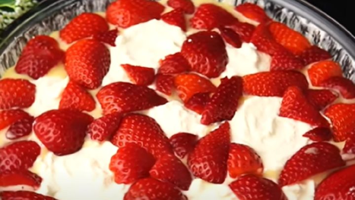 Koláč s jahodami, vanilkou a ricottou