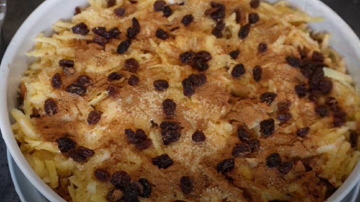 Křupavá žemlovka s jablky a tvarohem