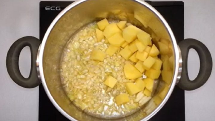 Krémová květáková polévka se slaninou