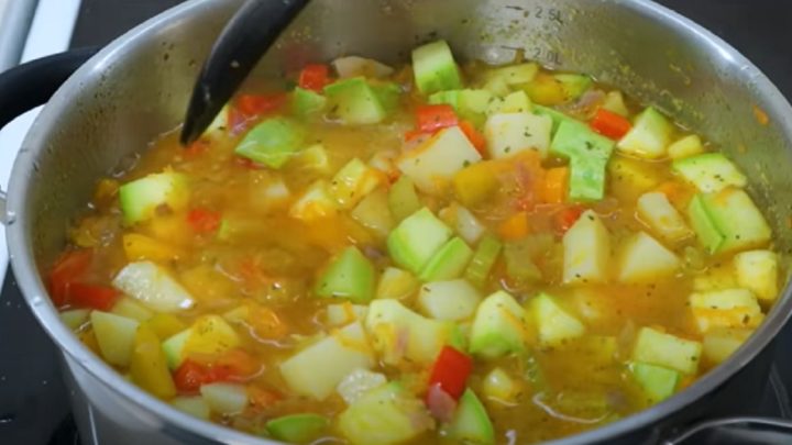 Tukožroutská zeleninová polévka s tousty