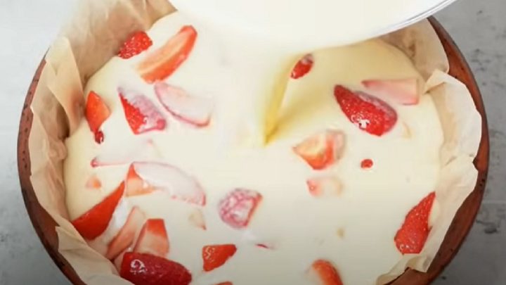 Rychlý koláč s jahodami a vanilkou