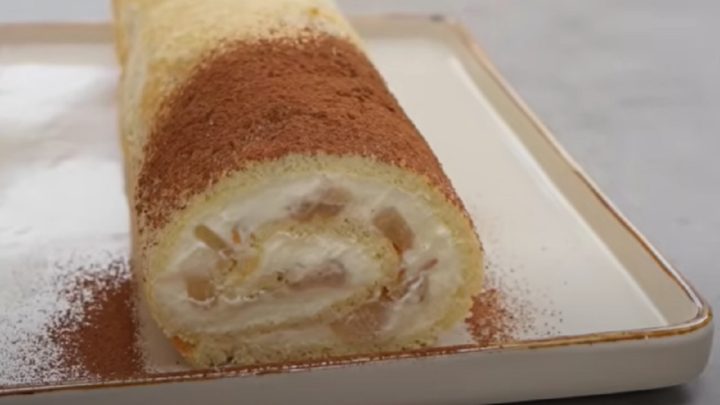 Hrušková roláda s rozinkami a mandlemi