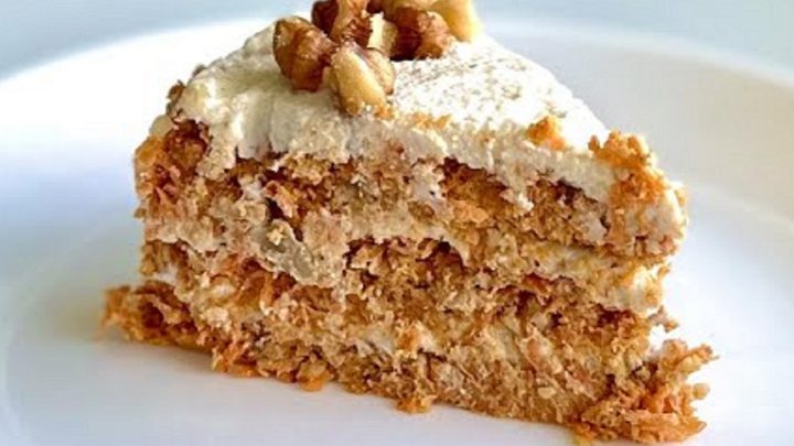 Nepečený mrkvový dort s vlašskými ořechy
