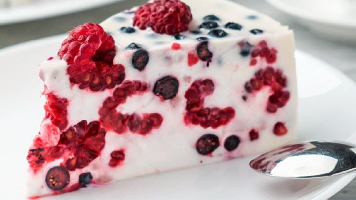 Nepečený dort ze zakysané smetany