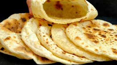 Domácí pita chléb jen ze 4 ingrediencí