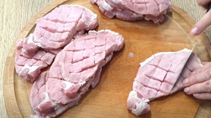 Pečené kotlety s rajčaty a mozzarellou