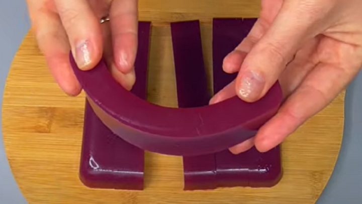 Domácí želé bonbóny se 2 příchutěmi