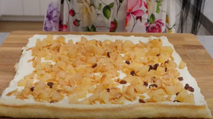 Hrušková roláda s rozinkami a mandlemi