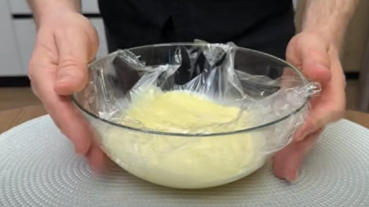 Smetanová zmrzlina s jahodami