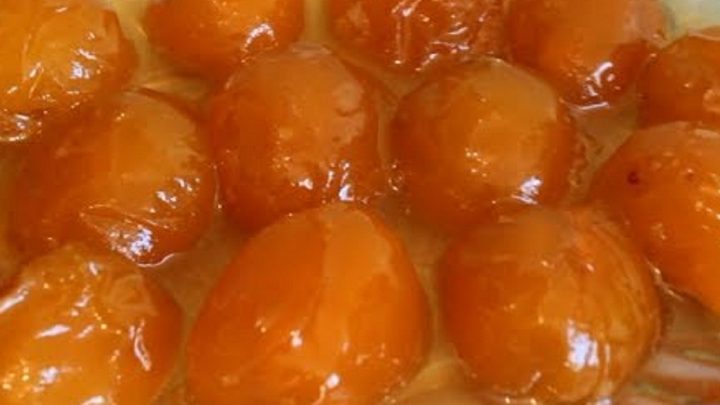 Meruňková marmeláda s kusy ovoce