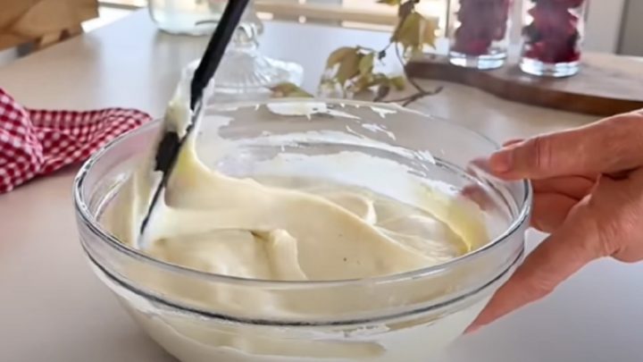 Rychlý mléčný dezert s ovocnou polevou