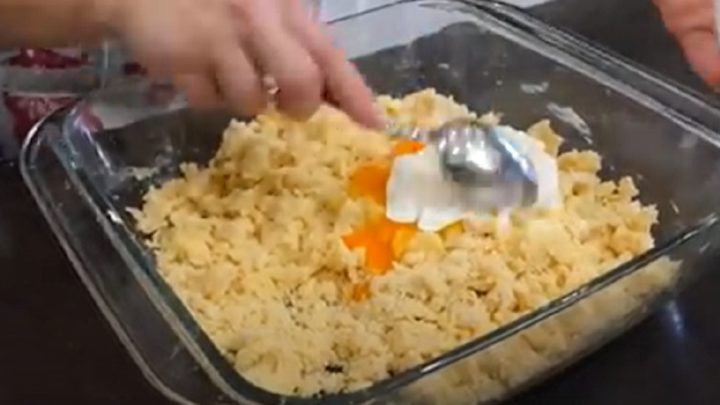 Třešňové řezy se zakysanou smetanou