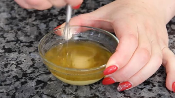 Jednoduchý mrkvový salát s petrželkou