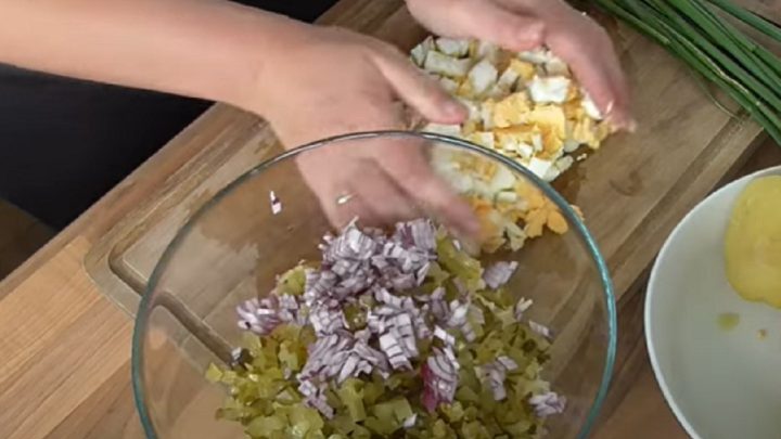 Papežský salát se zeleninou a vejci