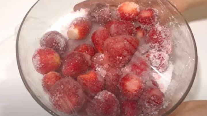 Jahodová marmeláda s celým ovocem